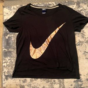 womens nike shirt